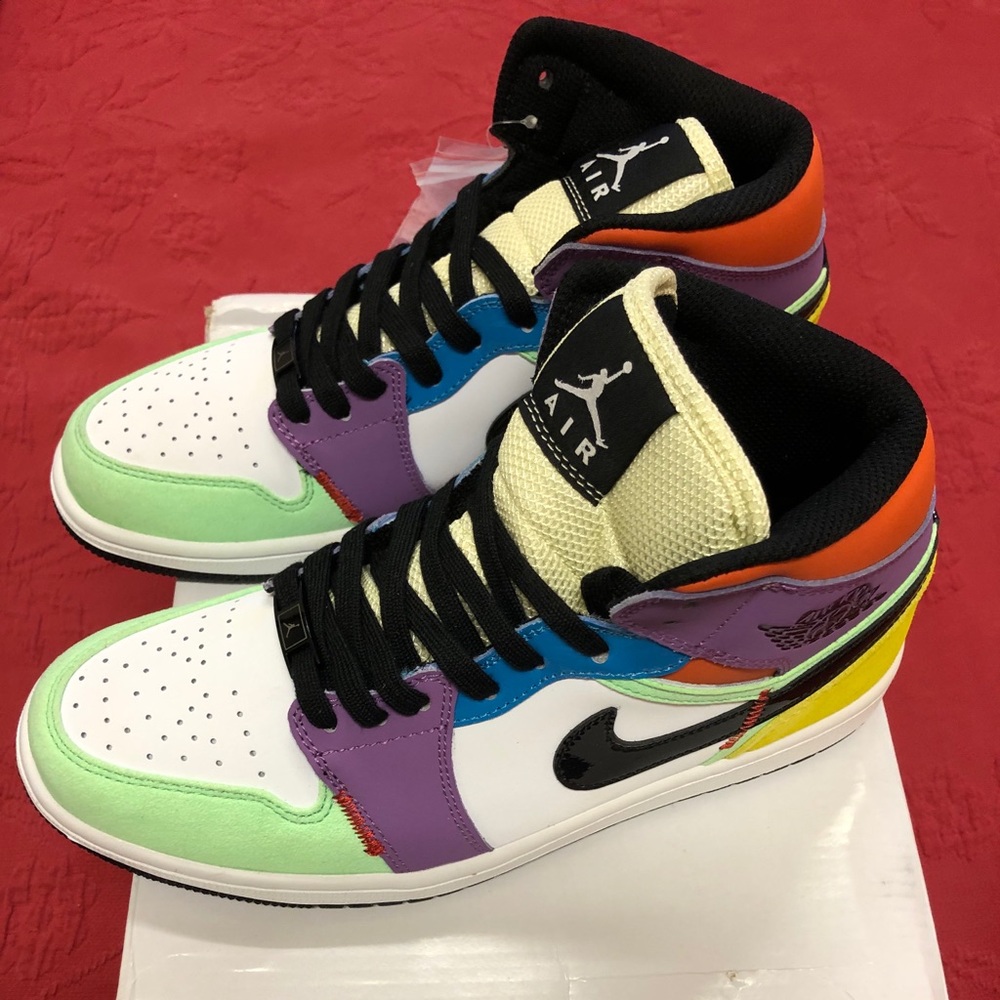 Nike Women's Air Jordan 1 Mid SE Lightbulb Size W9